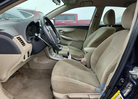 2011 Toyota Corolla Base z USA, uszkodzony, nr VIN 2T1BU4EEXBC738454